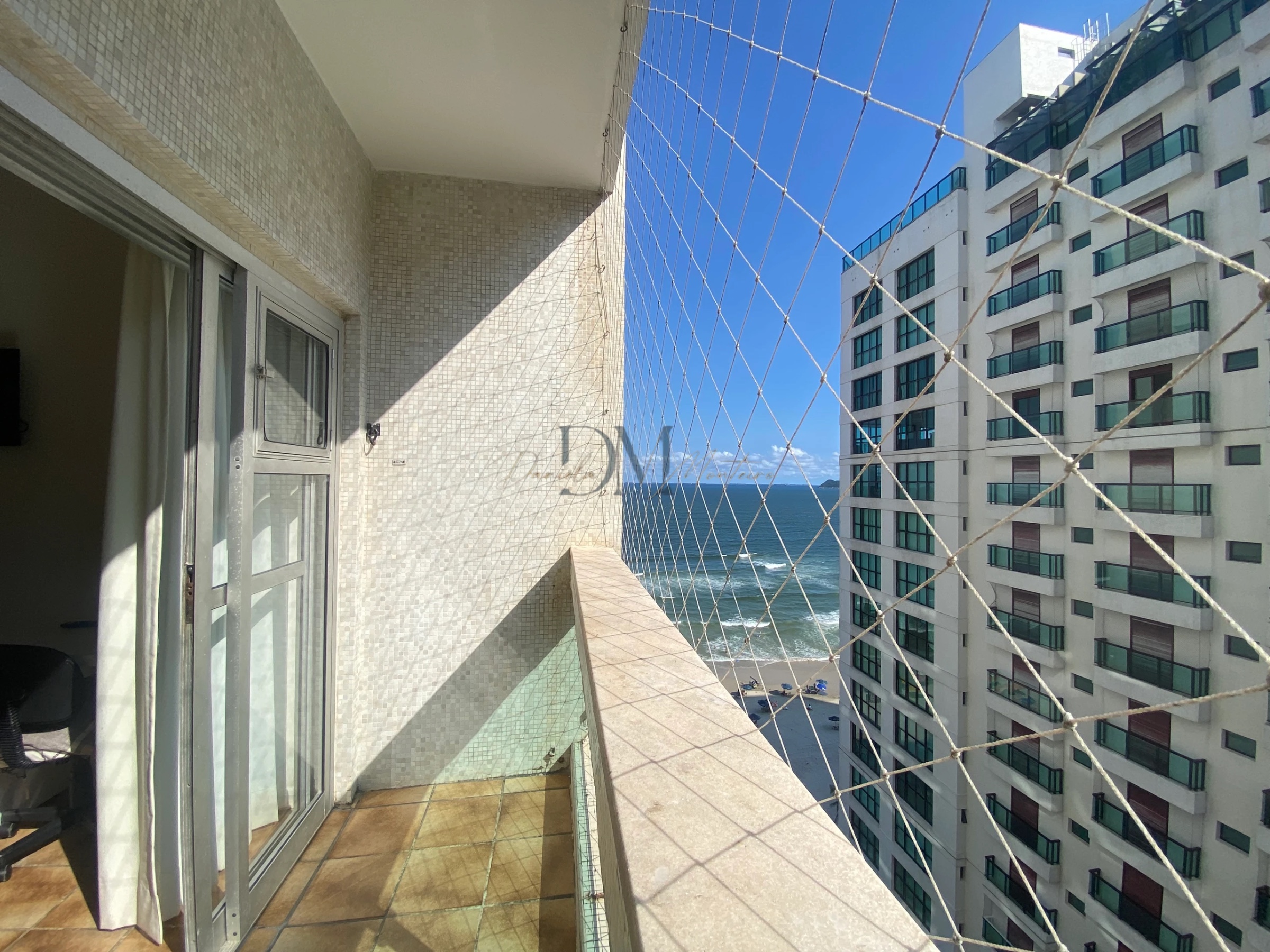 Apartamento à venda em Pitangueiras com vista para o mar