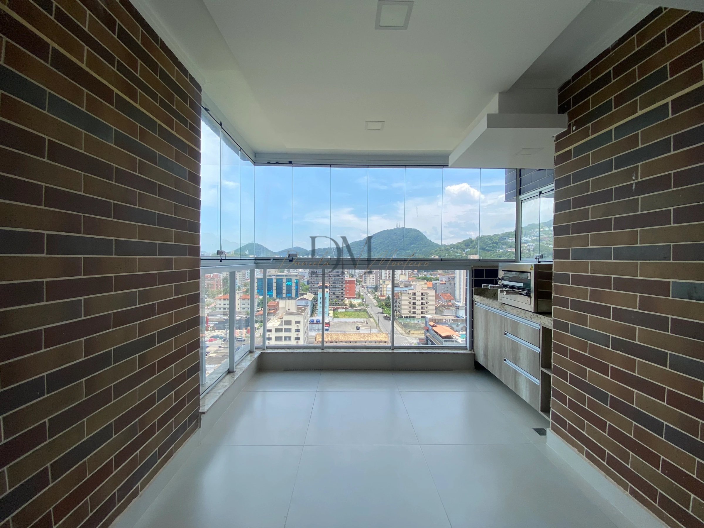 Apartamento para Alugar na Enseada Guarujá | 2 Quartos e Lazer Completo