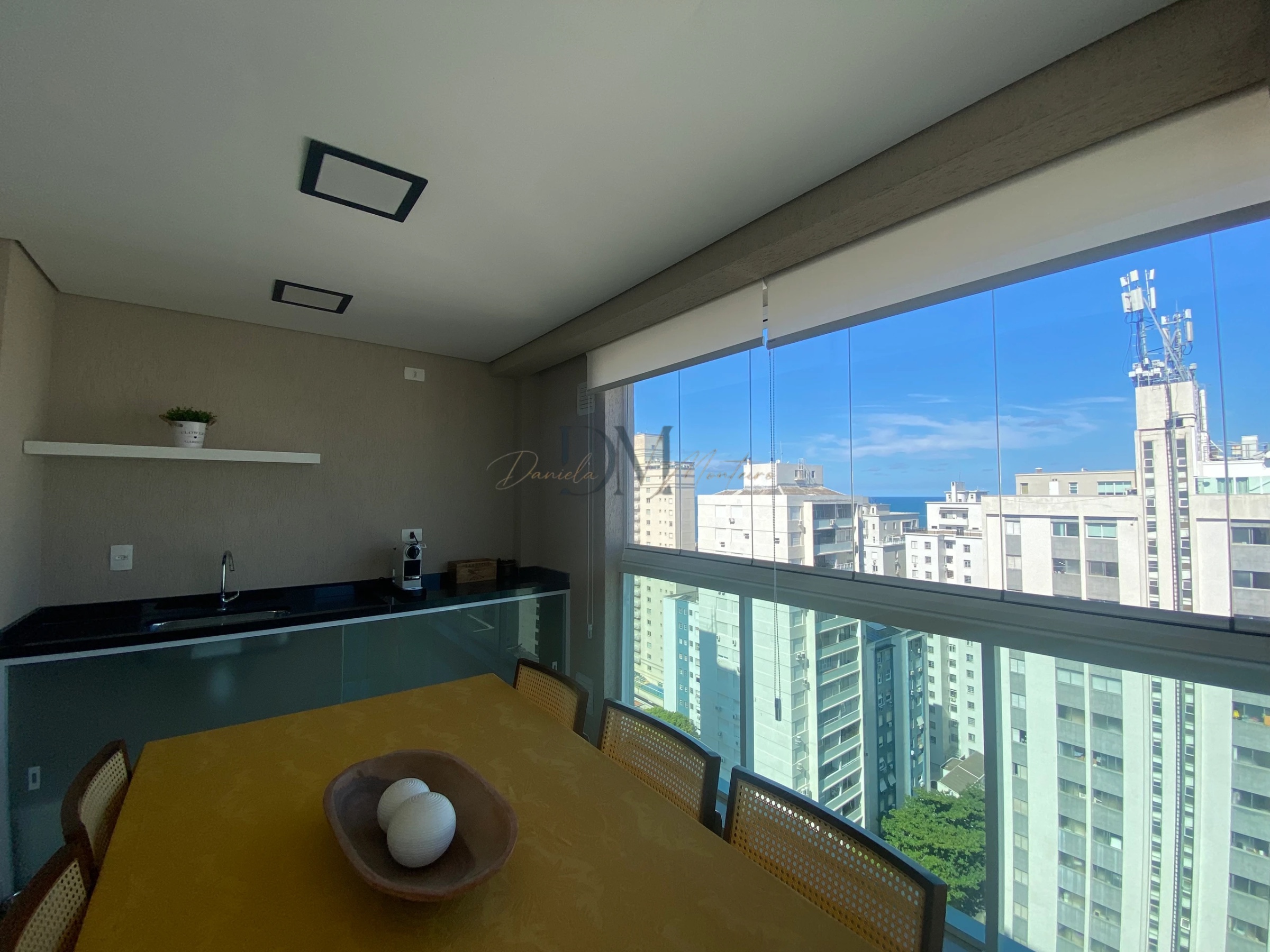 Apartamento para Alugar em Pitangueiras com Varanda Gourmet