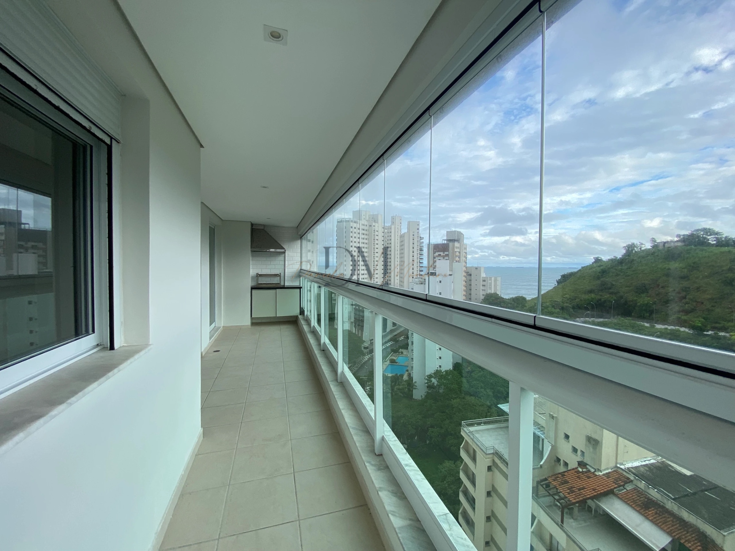 Apartamento 2 Dormitórios para Alugar nas Astúrias com Vista para o Ma